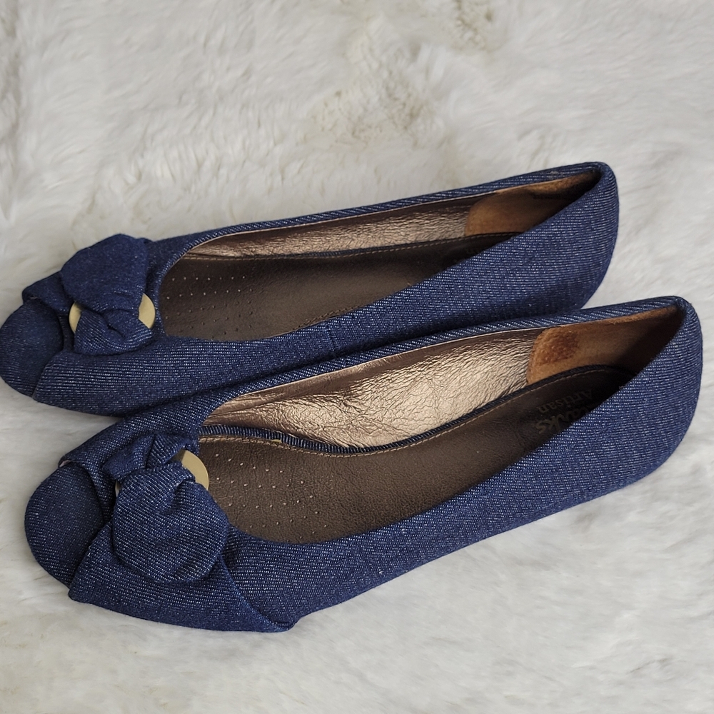 Clarks Artisan Blue  Flat Shoes  Women's Size 8.5